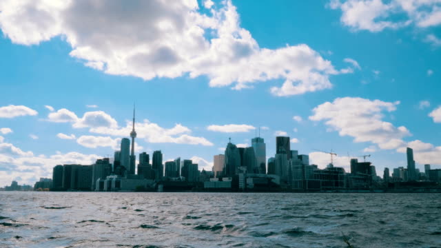 Establishing-daytime-shot-of-the-Toronto-skyline.