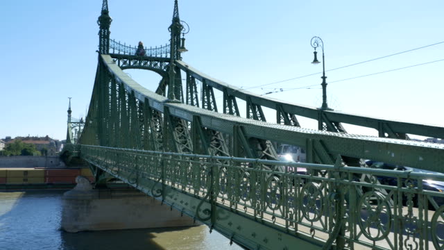 Puente-de-la-libertad-sobre-Danubio
