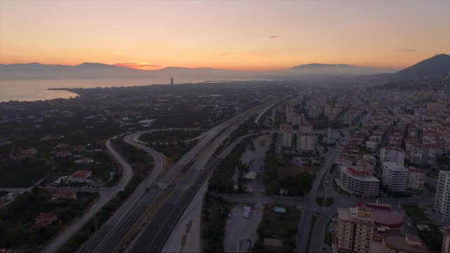 Sunrise-City-Skyline-Meer-Straße-Verkehr-Izmir,
