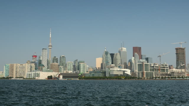 Blick-auf-die-Innenstadt-von-Stadt-von-Toronto-über-Lake-Ontario-Kanada