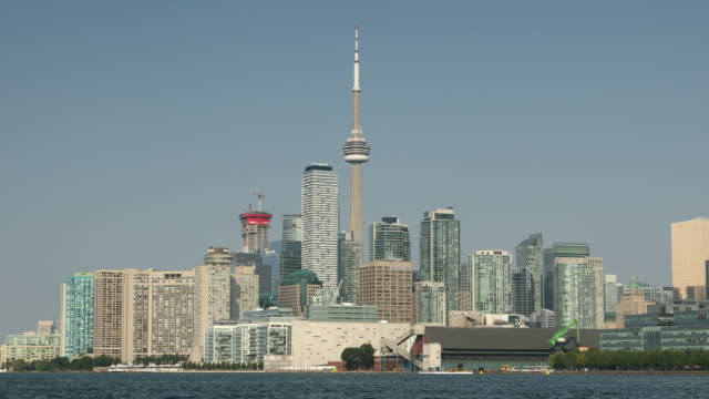 Blick-auf-die-Innenstadt-von-Stadt-von-Toronto-über-Lake-Ontario-Kanada