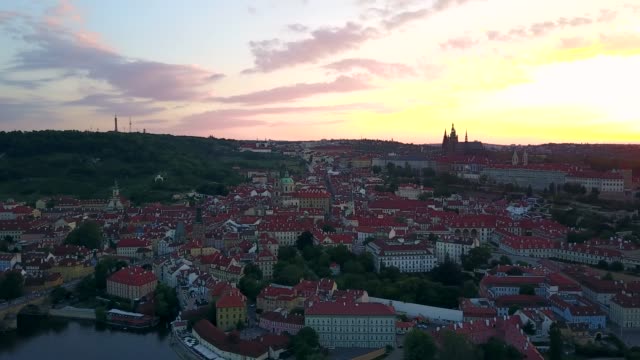 Schöne-Luftaufnahme-von-der-Prager-Panorama-Stadtansicht