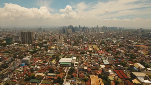 Paisaje-de-la-ciudad-con-rascacielos-ciudad-de-Manila-Filipinas