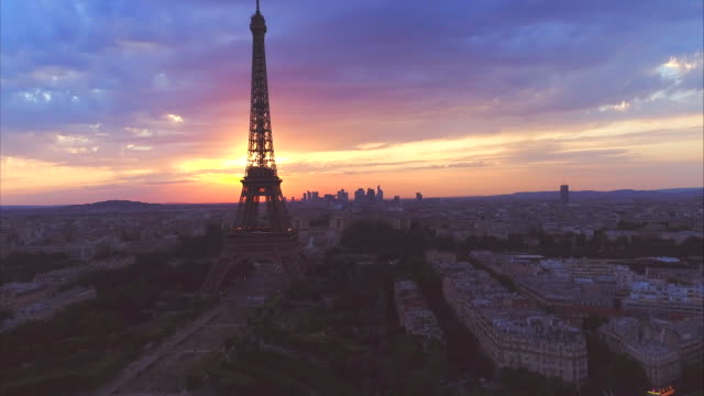 Eiffel-Tower-Luftaufnahme-Sonnenuntergang-Paris-Frankreich
