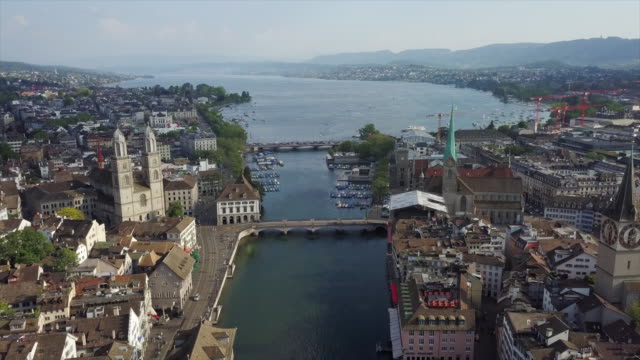 día-de-verano-Zurich-centro-ciudad-vista-panorámica-del-lago-4k-Suiza