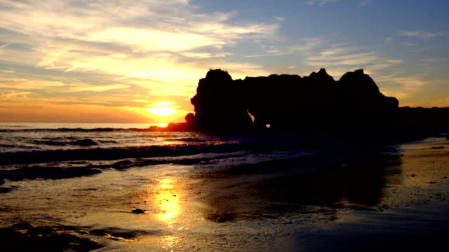 Sonnenuntergang-auf-Praia-da-Rocha-in-Portugal
