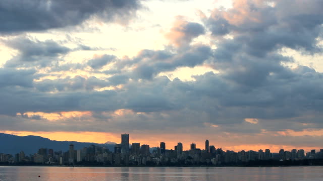 Vancouver-Skyline-amanecer,-inglés-y-a-la-bahía