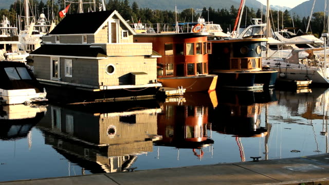 Flotador-hogares,-puerto-de-Coal,-Vancouver