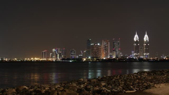 night-4k-time-lapse-from-dubai-palm-place
