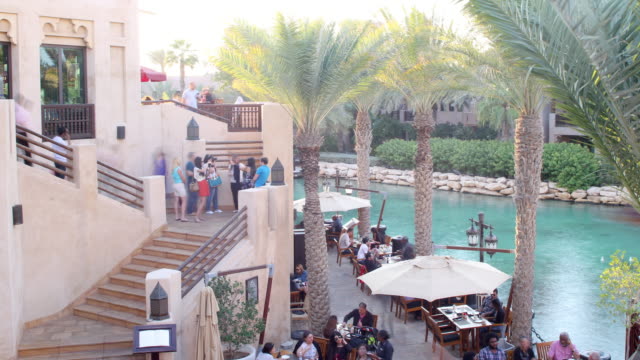 Atestado-turist-Golfo-4-K-time-lapse-de-dubai,-Emiratos-Árabes-Unidos