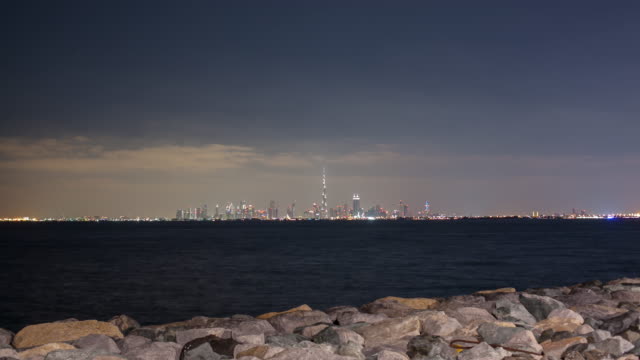 Atardecer-de-la-ciudad-de-dubai-palm-4-K-time-lapse-panorama-de-los-Emiratos-Árabes-Unidos