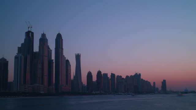Panoramablick-auf-dubai-marina-Sonnenuntergang-Zeitraffer