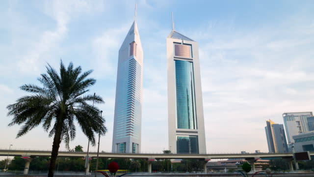 Torres-emirates-lapso-de-tiempo-de-la-ciudad-de-dubai
