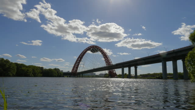 \"Visuelle-Brücke-in-Moskau-Moskau-Fluss\"