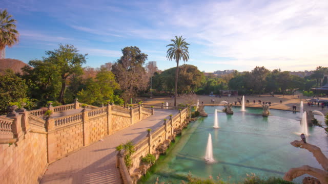 spain-barcelona-sunset-ligh-high-view-on-ciutadella-park-fountain-4k-time-lapse