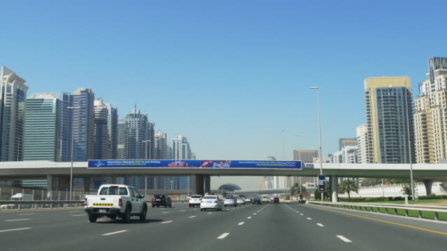 VAE-Tag-Dubai-Marina-Verkehr-Straße-Reise-4-K