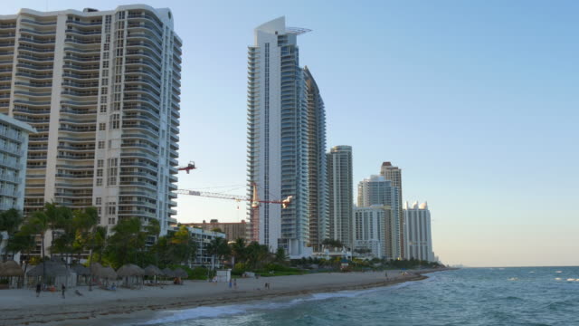 Estados-Unidos-atardecer-Miami-construcción-del-Hotel-de-soleado-Islas-Playa-muelle-panorama-4-k,-la-Florida
