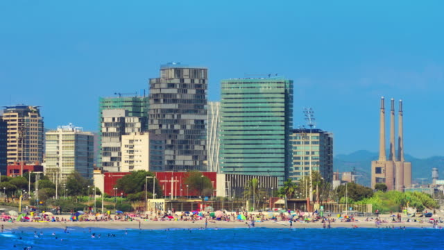 Playa-de-Barcelona.-Vista-de-playa-de-timelapse-de-Barcelona-ciudad.-Resort-en-España