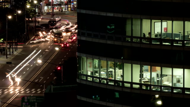 Timelapse-Büro-Leben-und-Stadt-Verkehr-in-der-Nacht.-Seoul,-Südkorea