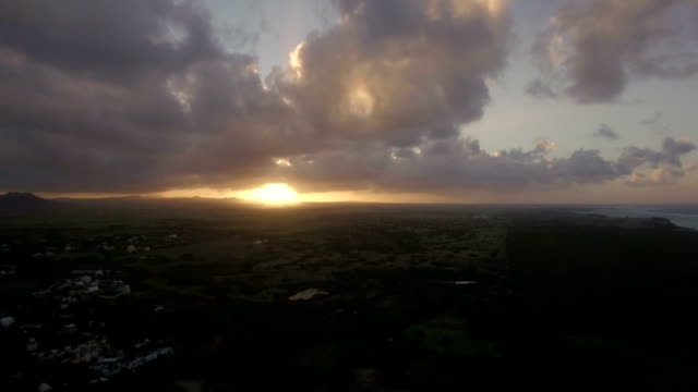 Sonnenuntergang-auf-der-Insel-Mauritius.-Luftbild
