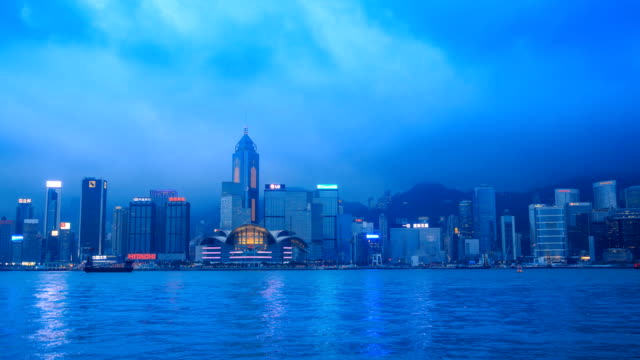 Hong-Kong-día-a-noche-tiempo-lapso-puerto-Victoria-urbano