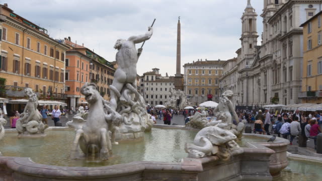 fuente-de-navona-Italia-día-nublado-Roma-piazza-famoso-del-panorama-de-Neptuno-4k