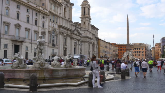 italy-sunny-day-sant'agnese-in-piazza-navona-crowded-panorama-4k