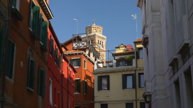 Italia-día-soleado-Venecia-ciudad-a-pie-edificios-superior-panorama-4k