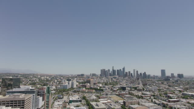 Los-Angeles-Aerial-Skyline-Stadtbild-Sightseeing-Blick.-Bürotürme-überfüllten-Downtown-LA-Antennen-Panoramablick.-Schwenken-und-neigen.-4K