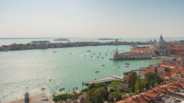 Italien-San-Marco-Campanile-berühmte-Blick-Punkt-Basilika-sonnigen-Verkehr-Panorama-4-k-Zeit-hinfällig,-Venedig