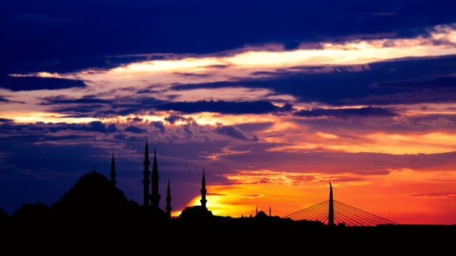 Timelapse-view-of-Istanbul-cityscape-with-famous-Suleymaniye-mosque-at-sunset