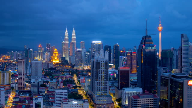 Timelapse-atardecer-desde-alto-mirador-con-vistas-a-la-ciudad-de-Kuala-Lumpur