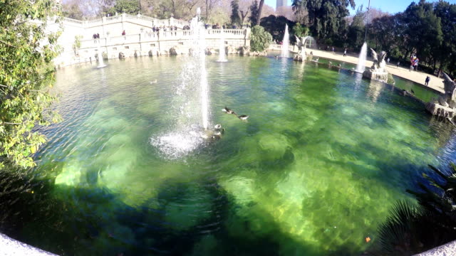 Springbrunnen-im-Park-der-Ciutadella-Barcelona,-Spanien,-4k