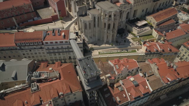 Portugal-Tag-Zeit-Lissabon-berühmten-Kathedrale-auf-der-Dachterrasse-Blick-Punkt-aerial-Panorama-4k