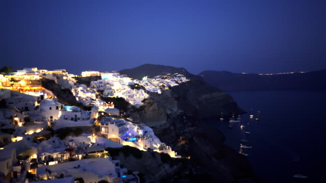 night-pan-from-the-town-of-fira-to-oia-on-the-island-of-santorini