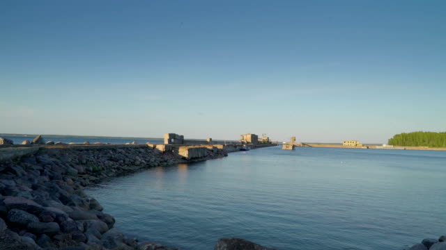 Die-Landschaft-Blick-auf-den-Hafen-Hafen-in-Hara-Estland