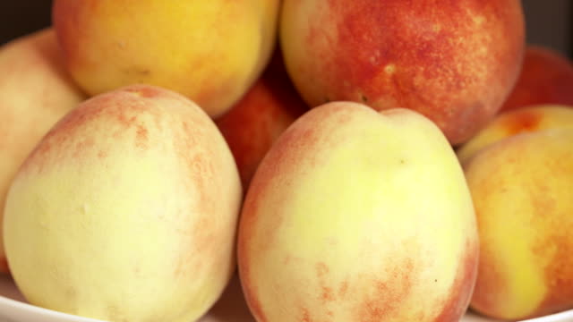 Frische-süße-Pfirsiche-umzudrehen.-Reife-Pfirsichfrucht-Hintergrund.