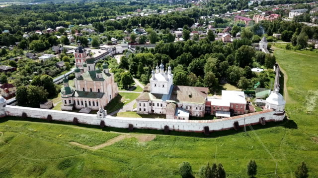 Panoramische-Luftaufnahme-der-architektonische-Ensemble-des-Klosters-Gorizkij