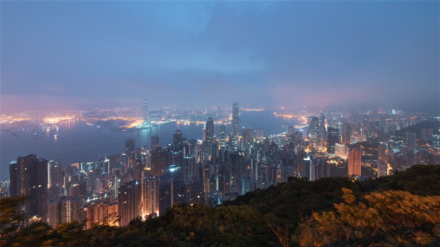 Hong-Kong,-China,-Timelapse---weiten-Winkel-Sonnenaufgang-vom-Victoria-Peak-aus-gesehen