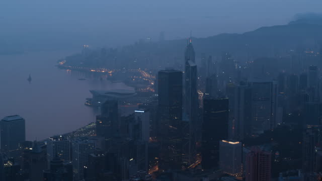 Hong-Kong,-China,-Timelapse---Sunrise-der-Stadt-von-der-Innenstadt-von-Hill-(Close-Up)-aus-gesehen