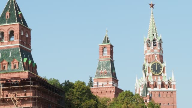 12:00-en-la-torre-de-Spasskaya-(salvadores)-de-Moscú-Kremlin