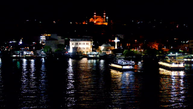 Istanbul-bei-Nacht