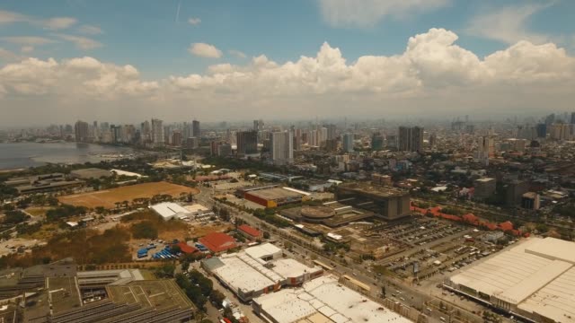 Stadt-Landschaft-mit-Wolkenkratzern-Manila-City,-Philippinen