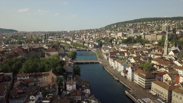 soleado-día-Zurich-centro-famoso-distrito-central-Riverside-panorama-aéreo-4k-Suiza