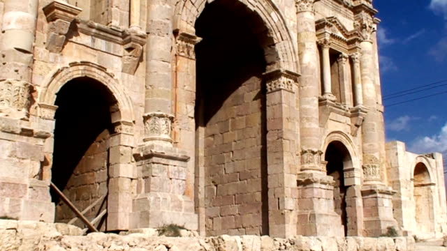 Hadrian\'s-Arch-of-Triumph-in-nach-Jerash,-Jordanien