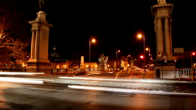 Night-traffic-in-Rome