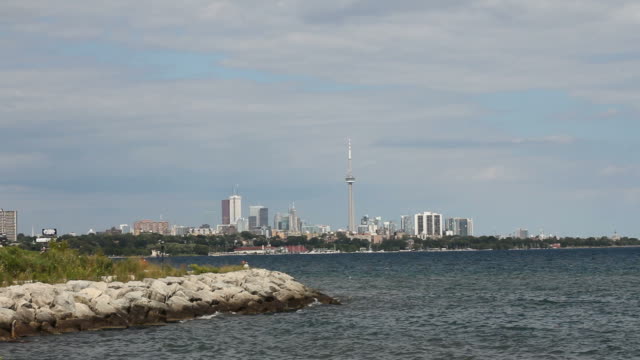 Lake-Ontario-mit-skyline-von-Toronto
