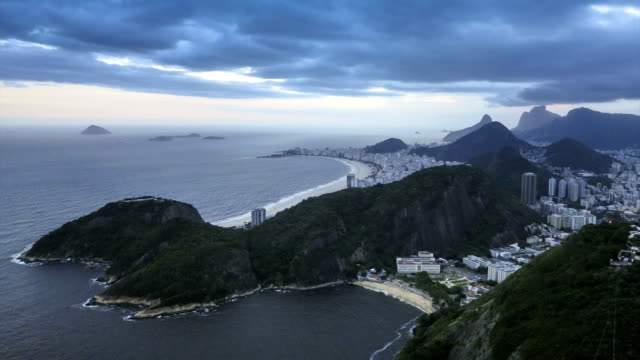 Brasilien-und-Rio-Sonnenuntergang-gesehen-von-den-Sugar-Loaf-rocks