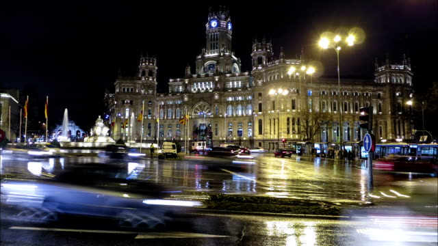 Madrid-en-la-noche,-lapso-de-tiempo-de-tráfico