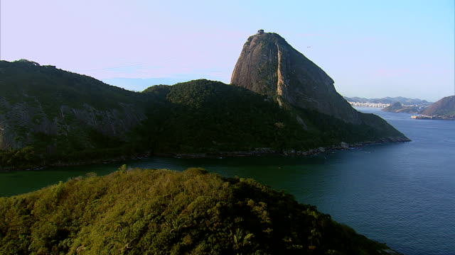 Flying-towards-Sugarloaf-Mountain,-Rio-de-Janeiro,-Brazil